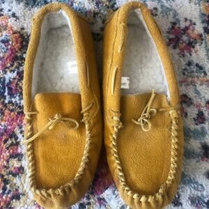 Beautiful Mustard Suede Slippers Size 10 M in Excellent Used Condition